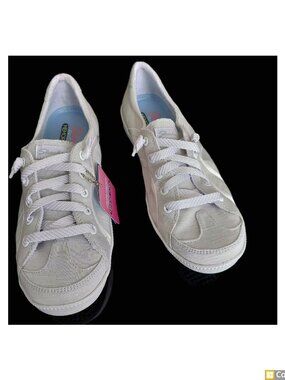 Skechers Madison Ave - Take A Walk slip-on sneakers. SZ 8,5